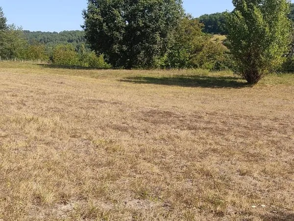Terrain 1873 m²