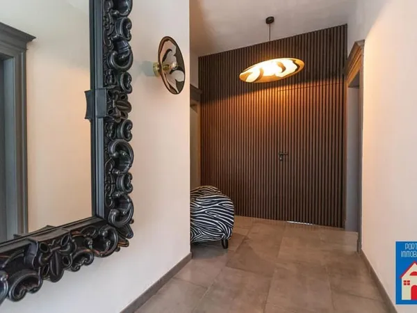 Maison - 240m ²