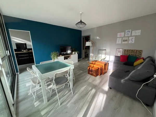 Chambre disponible dans une colocation
