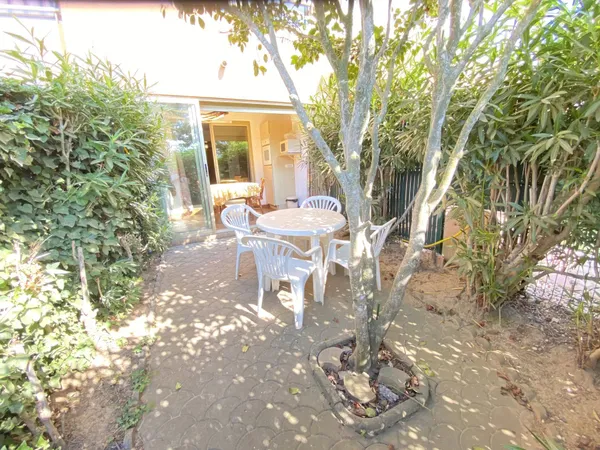 STUDIO AVEC JARDIN 100 METRES PLAGE