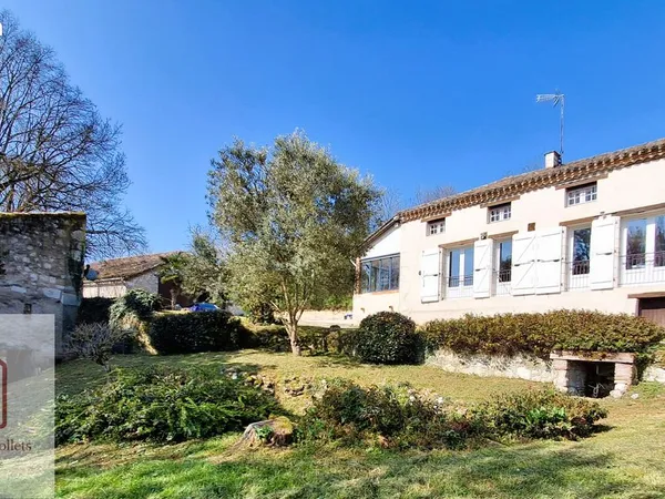 Propriété 6 pièces 200 m²