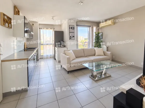 T2 de 2010  42 m2 avec balcon et garage -CLIMATISE -  Etage 3/3