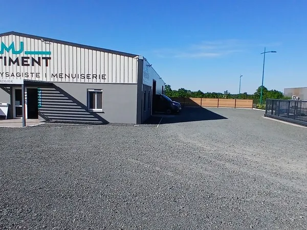 Local 6 pièces 572 m²