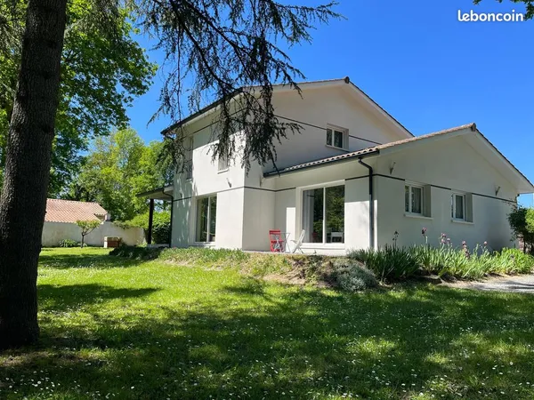 Propriété de 161 m2 sur un joli parc arboré