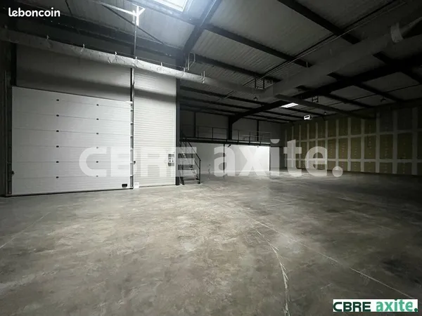 LOCAL D'ACTIVITE 2567 m² JANNEYRIAS