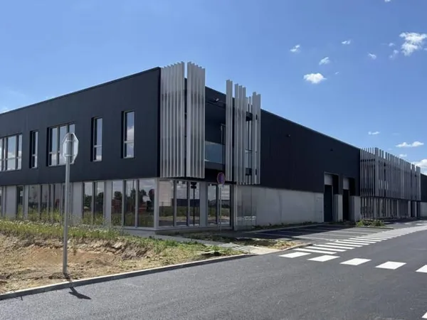 Local d'activité 1292 m²