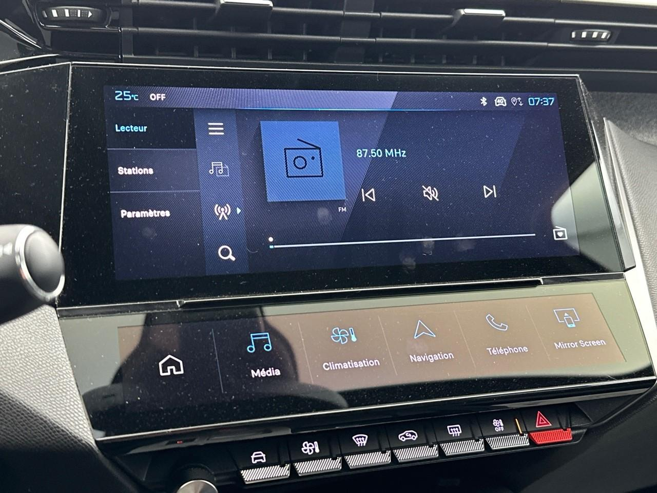 Peugeot 308 hybrid 145 e-dcs6 allure — photo 22