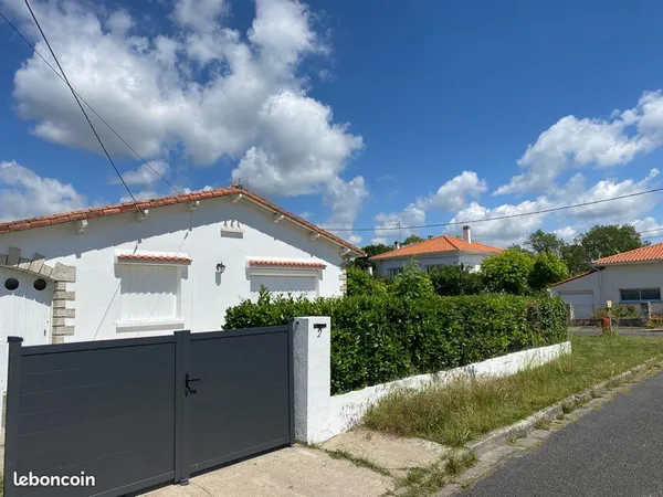 À louer - Maison de plain-pied rénovée avec jardin et garage - Saujon (quartier résidentiel calme)