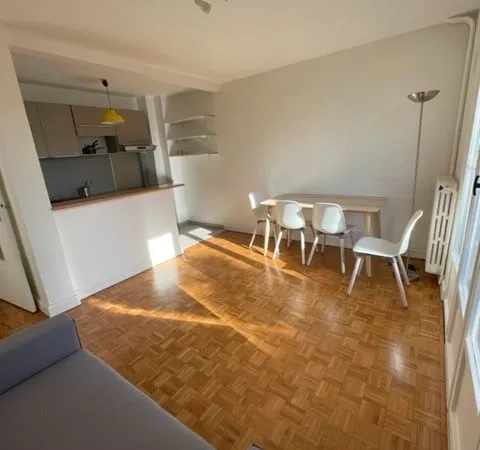 Appartement 2 pièces 39 m2 à 4 min du RER