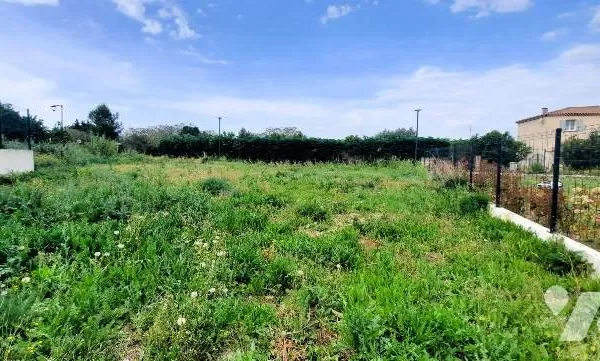 Terrain 600 m²
