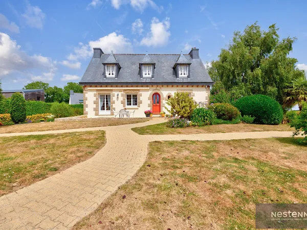 À VENDRE - Élégante maison néo-bretonne sur sous-sol complet, à moins de 2 km du bourg de Saint-René