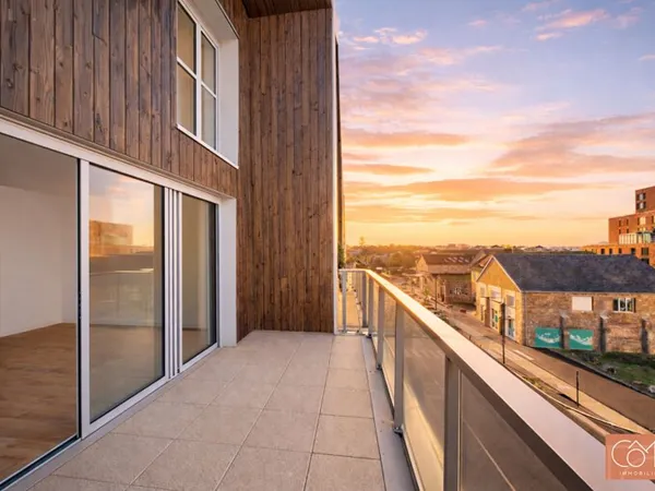 APPARTEMENT TYPE 4 DUPLEX 92,80m² DERNIER ETAGE - TRAVERSANT EST-OUEST - 2 PARKINGS + 1CAVE - BAUD C