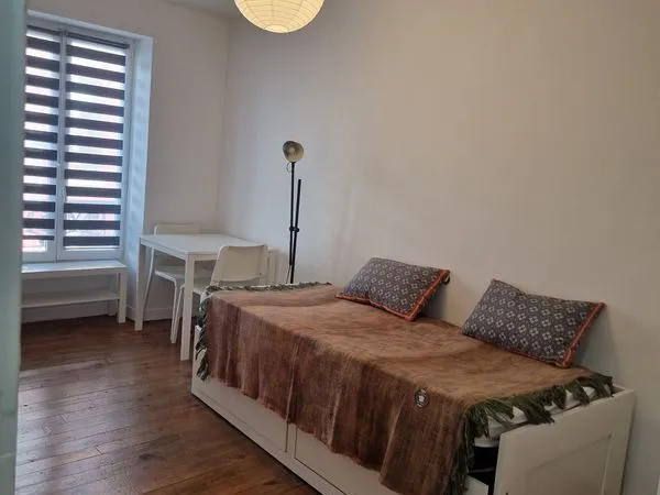 Studio Paris 18 19m2 Meublé Excellent état Tout équipé Salle de bain Cuisine Calme Clair Quartier Ol