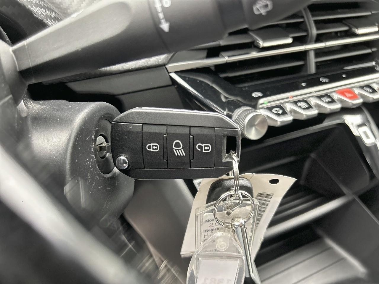 Peugeot 208 100 s&s bvm6 business — photo 19