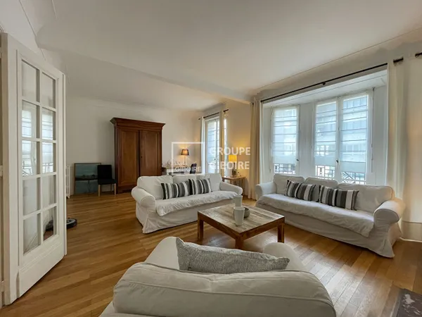 A VENDRE GROUPE GIBOIRE APPARTEMENT ENVIRON 154 M² AVEC CAVE ET GRENIER DANS LE CENTRE-VILLE DE RENN