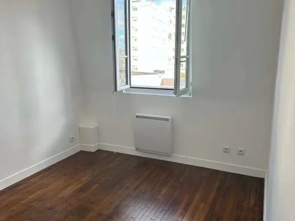 T2 / 23m² / Courbevoie (Ligne L)