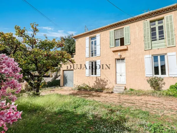 Maison 10 pièces 209 m²
