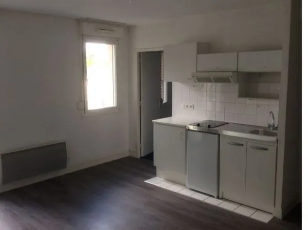 Loue T2 34m² avec parking, proximité gare et lycées à Rouen (76)