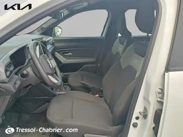 Dacia Bigster mild hybrid 140 essential — photo 9