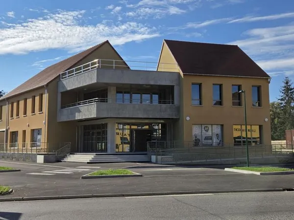 Local 82 m²
