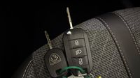 Peugeot 2008 1.2 PureTech 100ch S&S Allure — photo 16