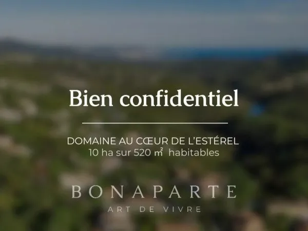 LES ADRETS-DE-L'ESTEREL - DOMAINE DE 10 HA - ÉCURIES - 5 HABITAT