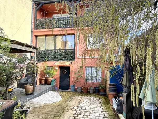 Belle maison situéé a Romainville :