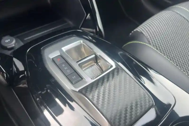 Peugeot 208 hybrid 100 e-dcs6 — photo 23