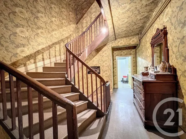 Maison 10 pièces 372 m²
