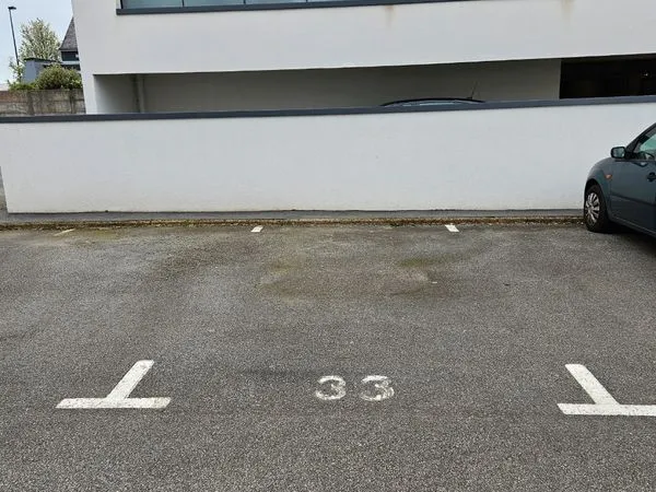 Place parking extérieur