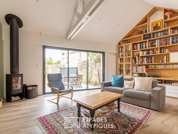 Maison angevine avec double jardin en ville