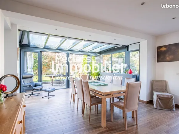 Maison 8 pièces 270 m²