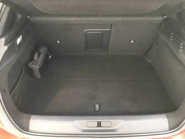 Peugeot 308 phev 225 e-eat8 — photo 9
