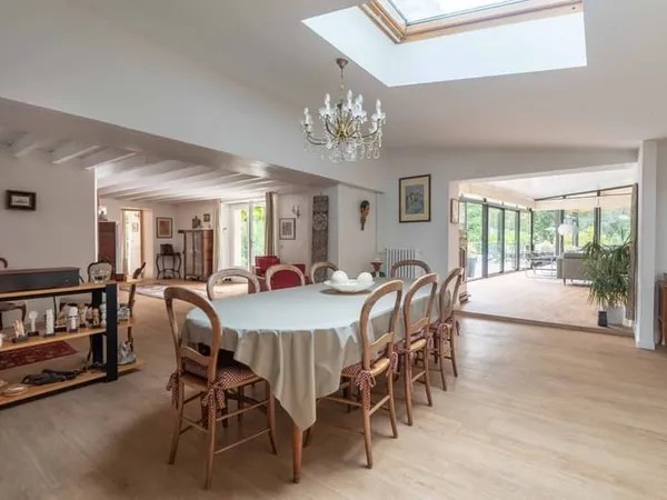 SUPERBE PROPRIETE - 275 M2 HAB - 5 CH