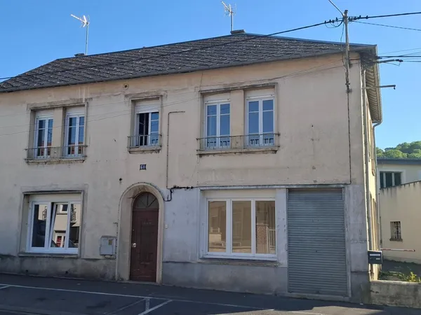 Gros potentiel pour cette bâtisse à finir de rénover