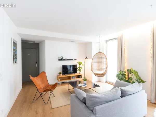 Chambre meublée dans grand appartement en coliving rue de la République à Marseille