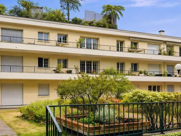 2 PIÈCES 46,17 m² • TERRASSE 11 m² • VUE VERDURE • PARKING • CAVE