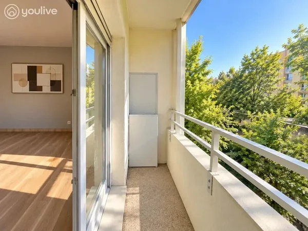 Studio avec balcon et cave- Rond-Point de Paris Nantes