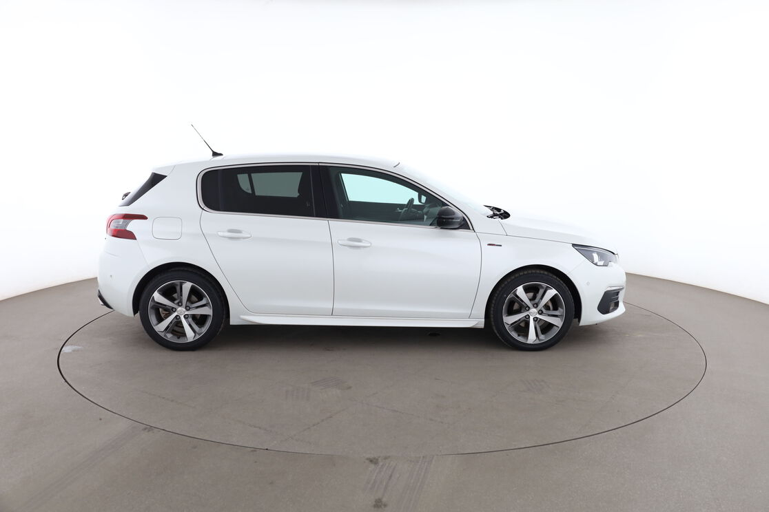 Peugeot 308 1.6 Blue-HDi GT Line — photo 6