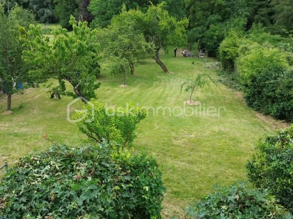 Terrain 700 m²