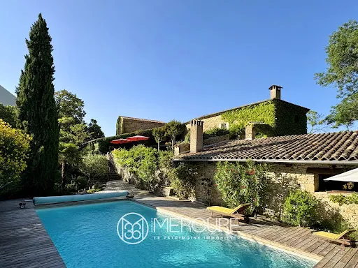 Propriété 8 pièces 340 m²