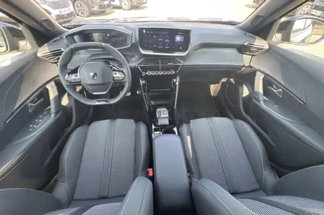 Peugeot 2008 hybrid 145 e-dcs6 — photo 11
