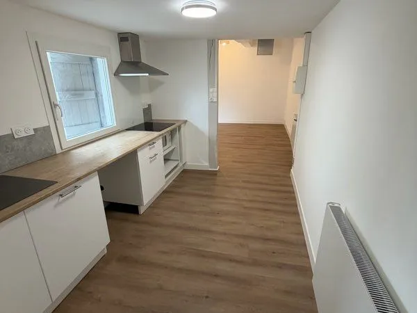 Maison de plain pied avec extérieur rénovée quartier calme