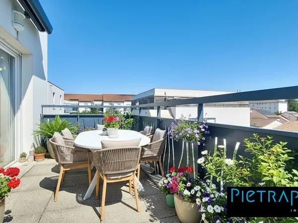 CLIMATISABLE - Dernière étage - T3 60 m² avec terrasse - Box