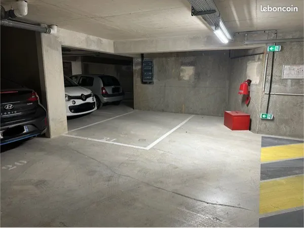 Parking / Garage
