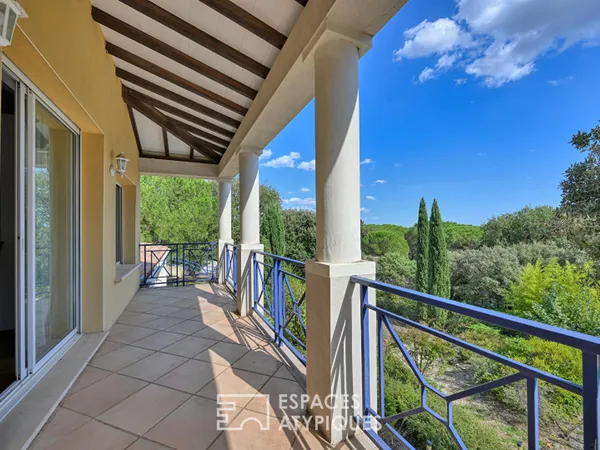 Elégante villa d'architecte et son parc de 3 400 m²