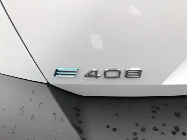 Peugeot 408 electrique 58 kwh 210ch — photo 18