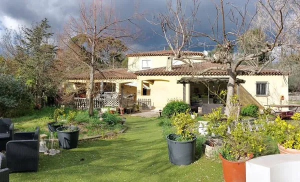 Villa 10 pièces 385 m²