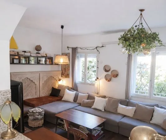 160 m2. 5 ch. Possibilité location partielle