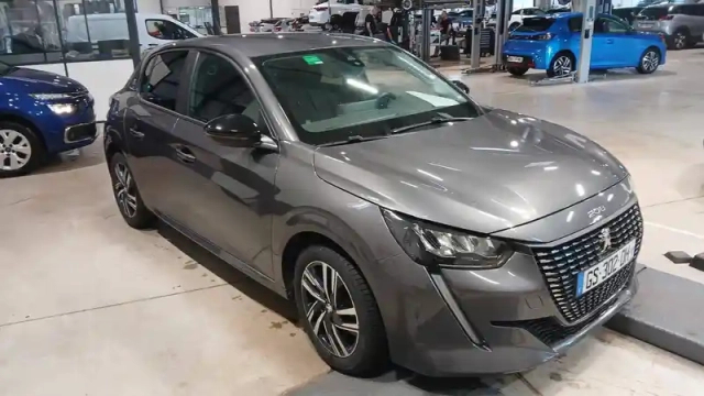 Peugeot 208 puretech 100 s&amp;s eat8 — photo 1